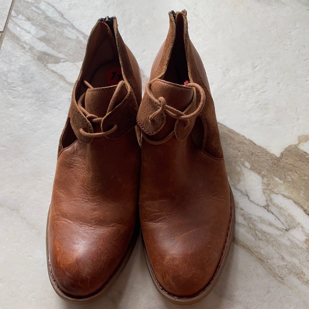 Born boots 11